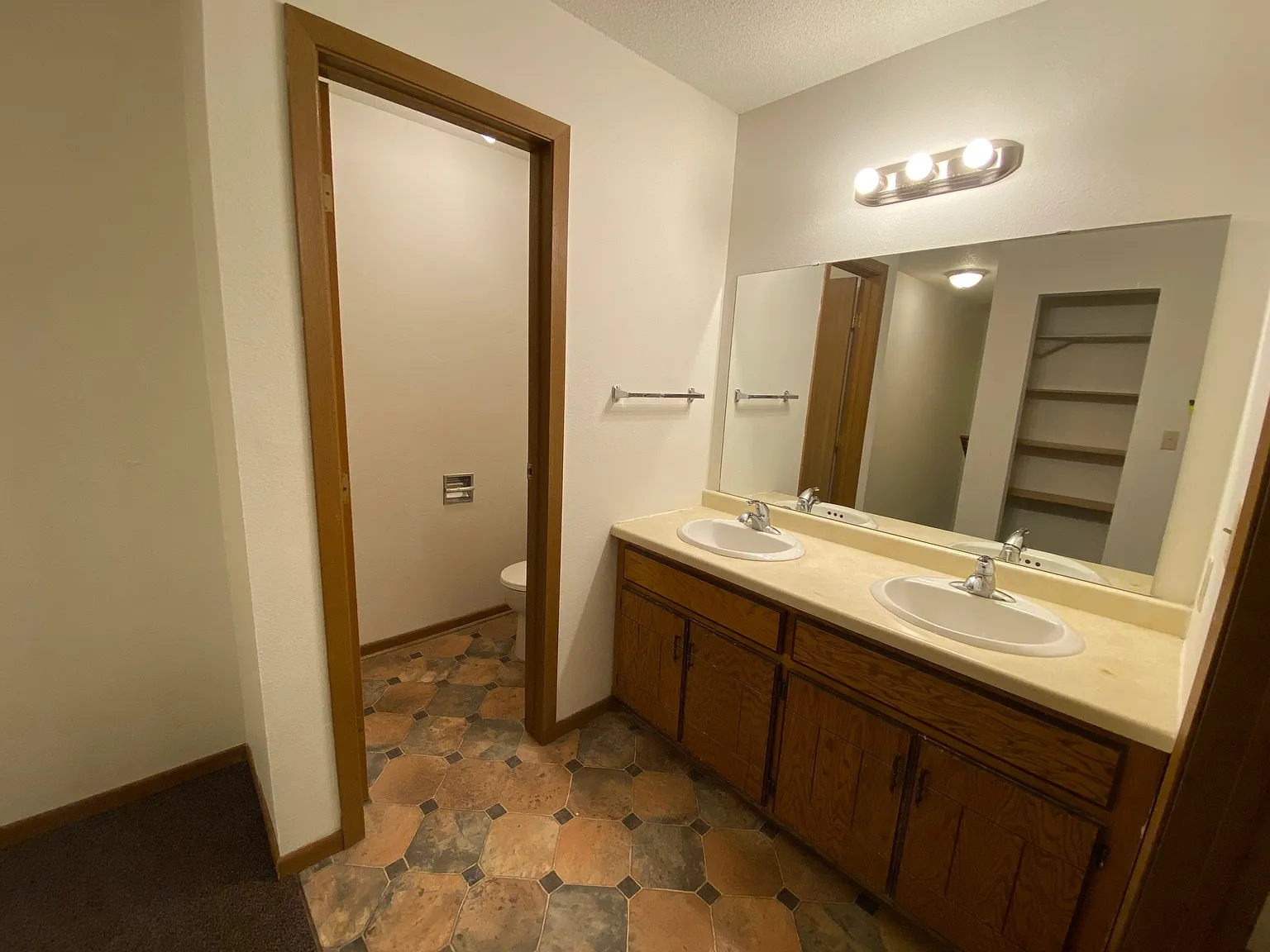 4 bed, 1250 sqft, $1,395 — Photo 3