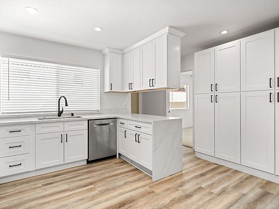 4th image of 483 S Pine St #483