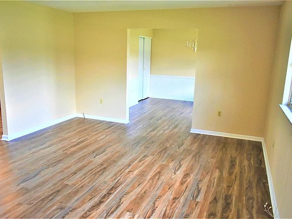 4th image of 7561 Lake Meadow Ct