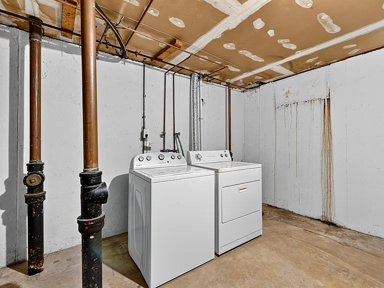 2387 Charlemagne Dr — Photo 15