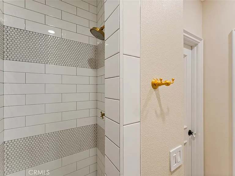 21261 Baeza Cir — Photo 38
