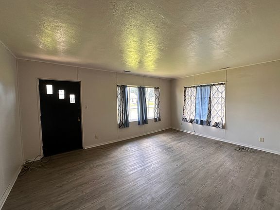 4th image of 1115 N Broadway St