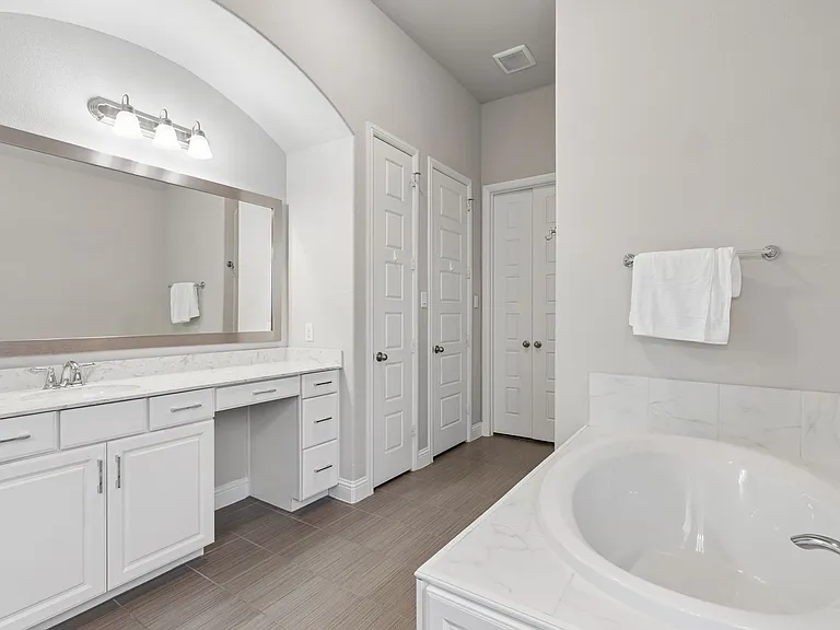 7909 Bonham Cv — Photo 18