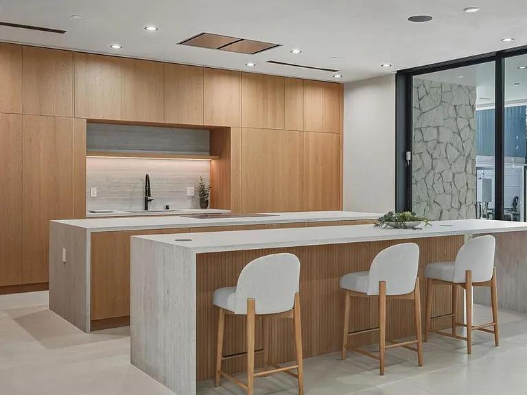 824 N Curson Ave — Photo 8