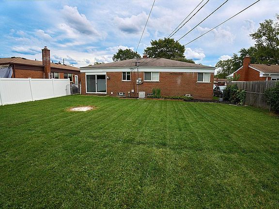 5th image of 13037 Champaign Ave