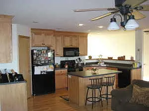 3 bed, 1690 sqft, $1,995 — Photo 2