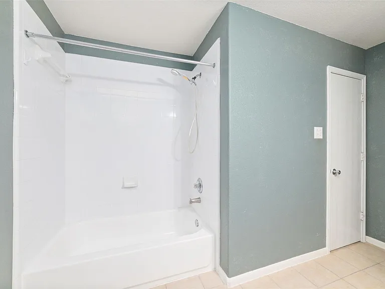 21311 Shadow River Ln — Photo 32