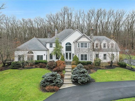 4th image of 8 Jacobs Ln