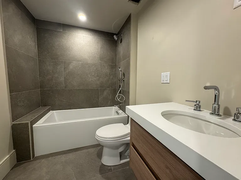 300 Franklin St #2A — Photo 8