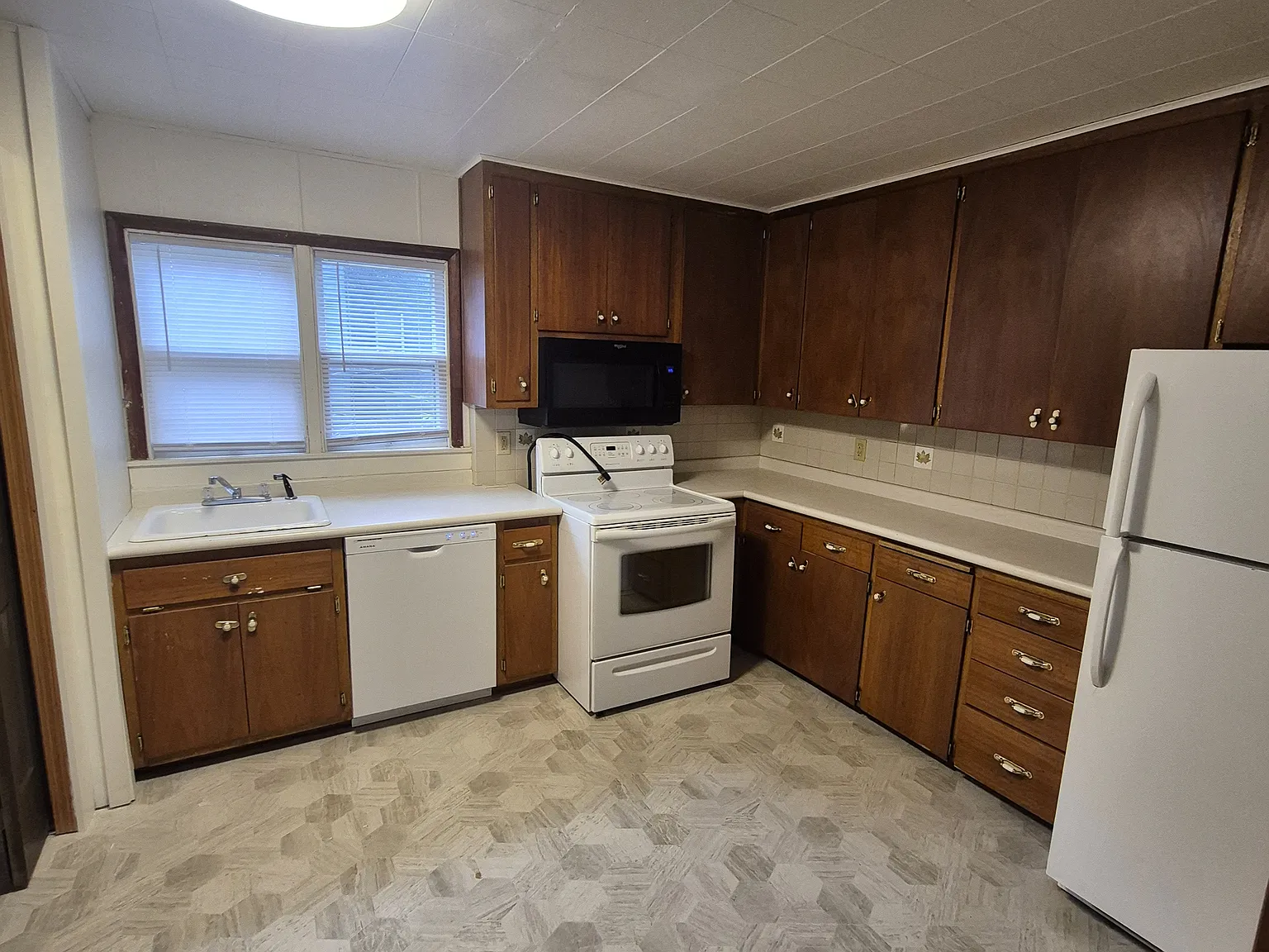 4 bed, 1.5 bath, 1284 sqft, $1,400 — Photo 4