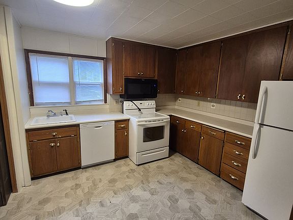 4th image of 612 8th Ave S