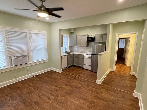 3rd image of 415 10th Ave NE APT 4