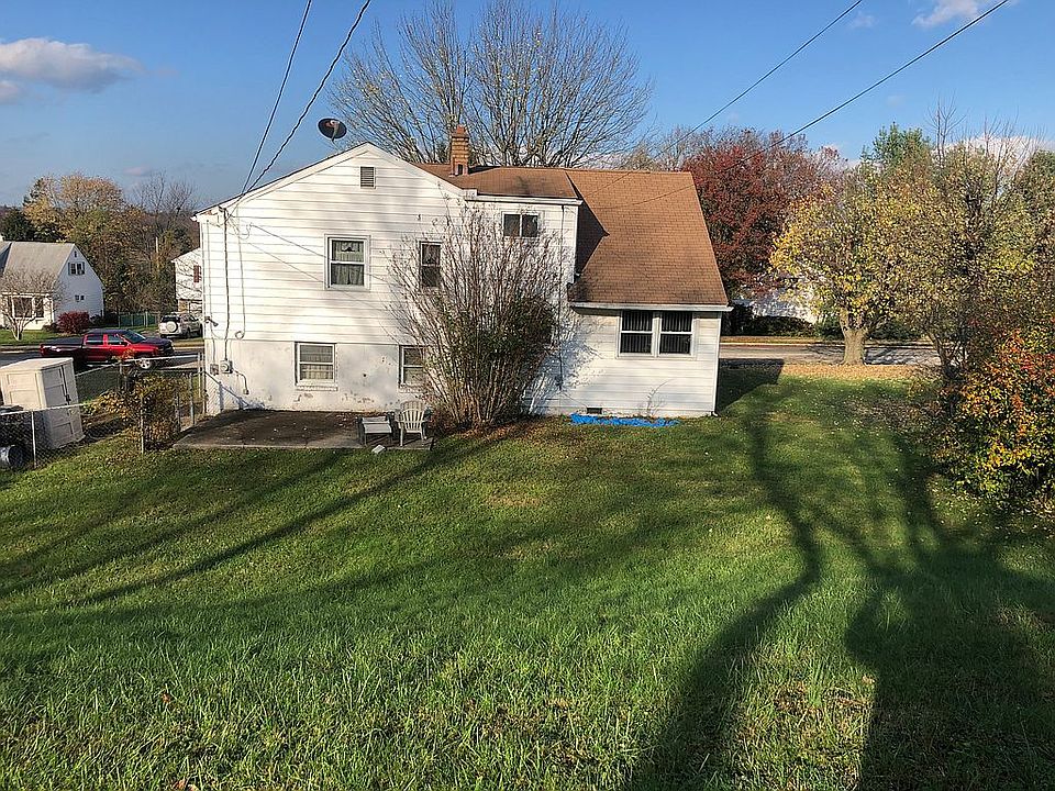 2nd image of 240 Redwood Rd