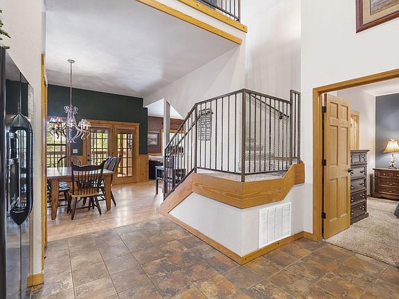 4th image of 272 Oakridge Road