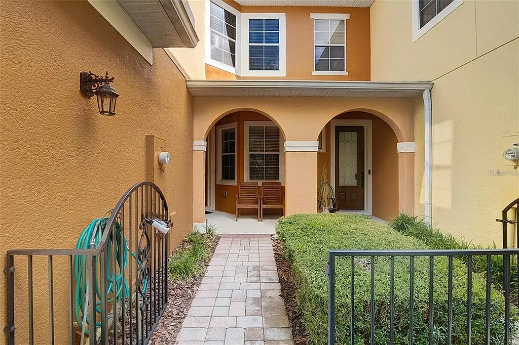 3 bed, 2.5 bath, 1502 sqft, $2,300 — Photo 3