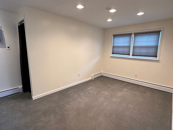 5th image of 807 Leonard Blvd