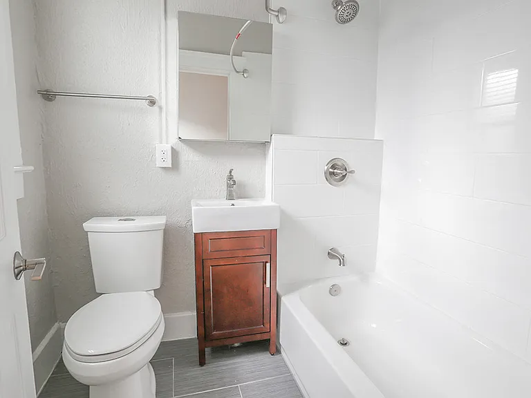 Haler Apartments — Photo 18