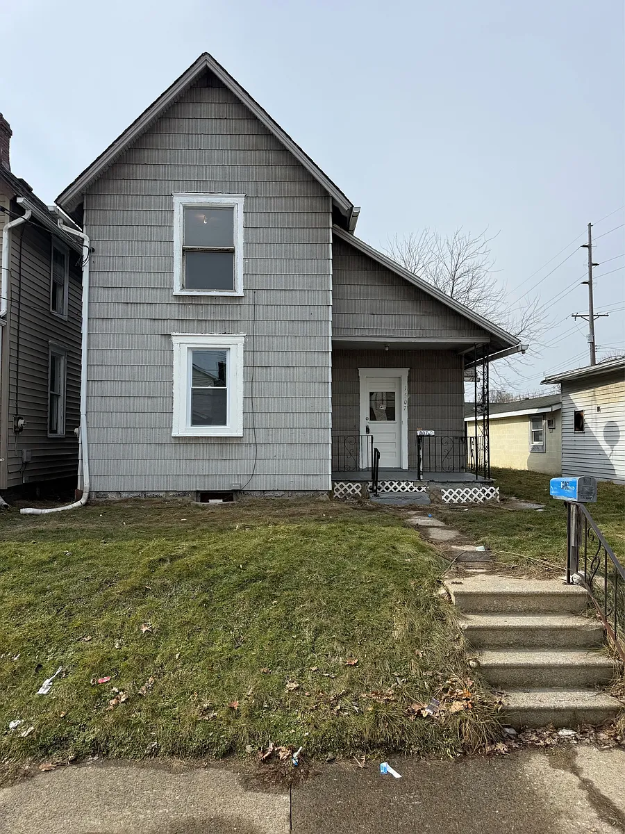 Building Photo - 1507 Stark Ave SW