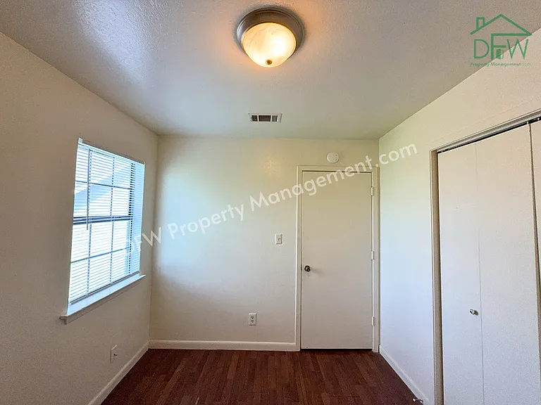 807 W Walnut St #C2 — Photo 15