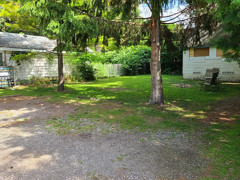 669 Victoria St #1 — Photo 18
