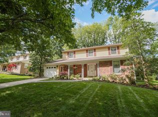 11816 Prestwick Rd, Rockville, MD 20854