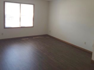 212 Stonewall Ct APT 1, Nappanee, IN 46550