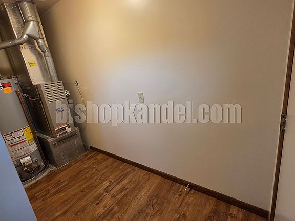4th image of 1026 Cedar Ave