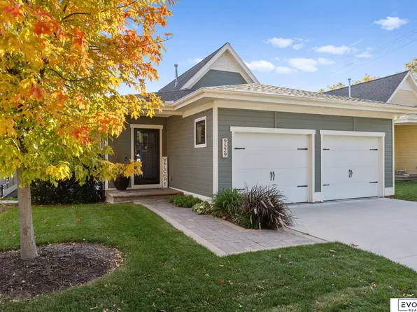 9529 W Center Rd, Omaha, NE 68124