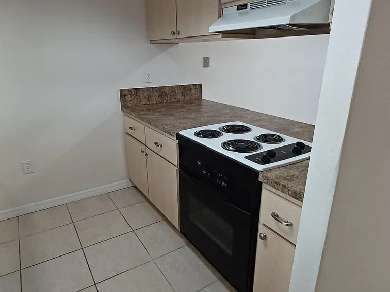280 Ulster Ln — Photo 6