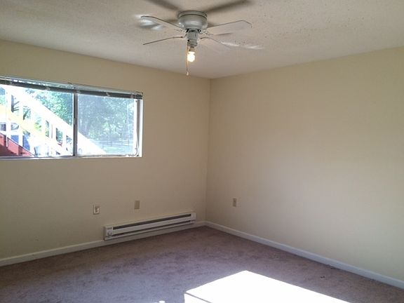 4th image of 130 S Estes Dr Building B