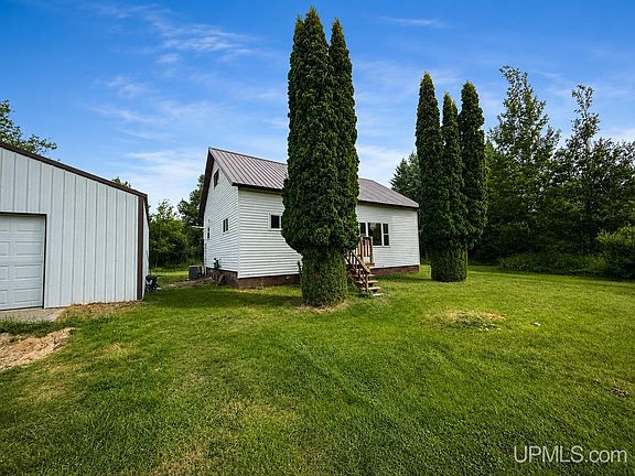 5th image of 900 Manistique Ave