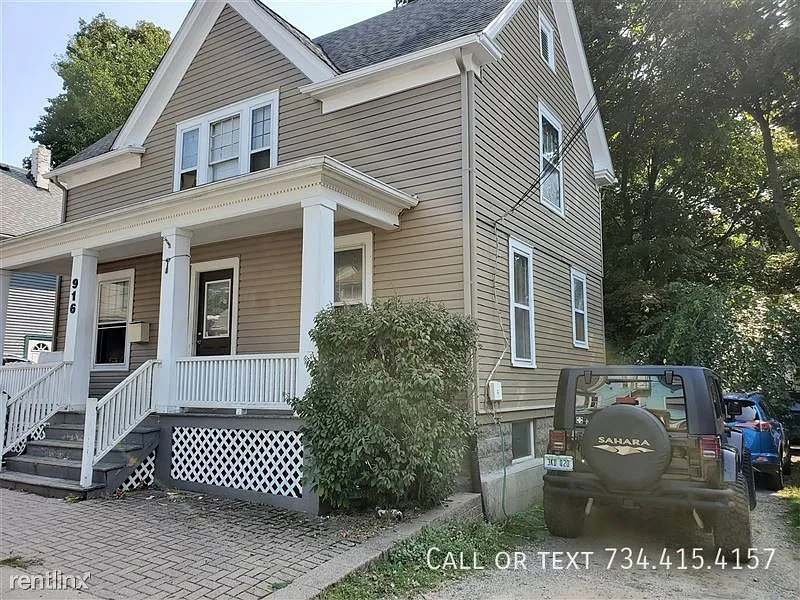 916 Greenwood Ave — Photo 3