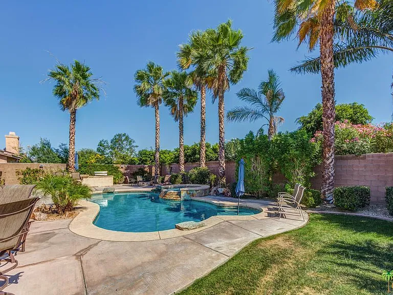 81433 Avenida Esmeralda — Photo 9