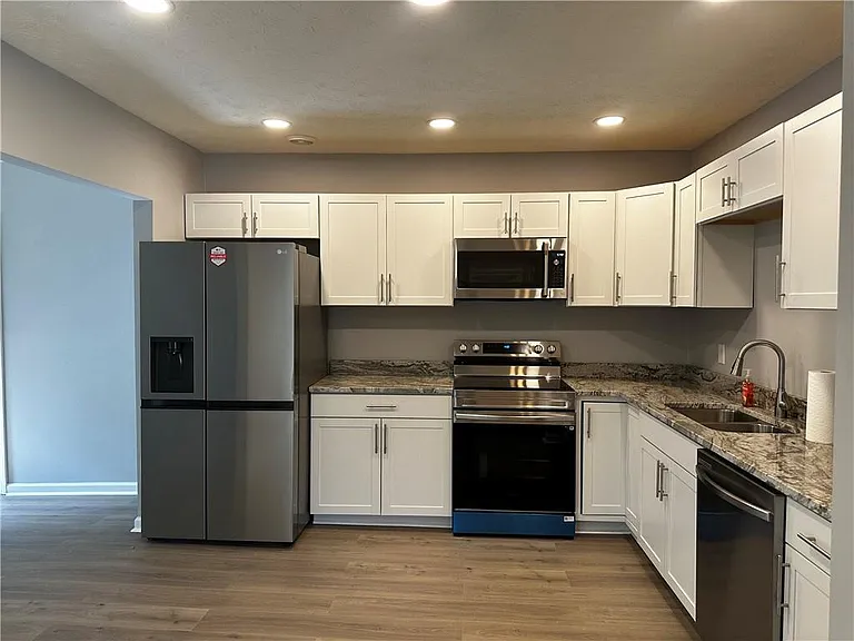 10790 Waters Rd — Photo 1