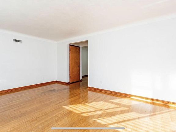 3rd image of 5601 Jamieson Ave