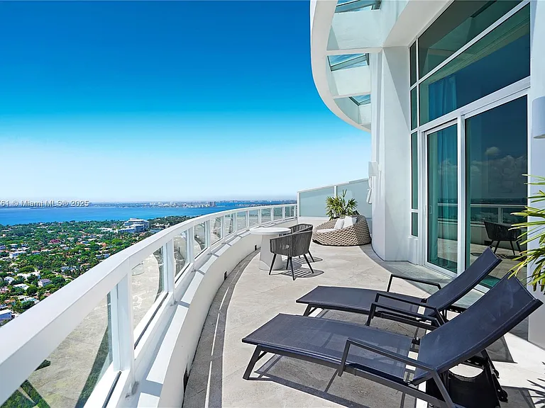 4401 Collins Ave #PH SOUTH — Photo 42