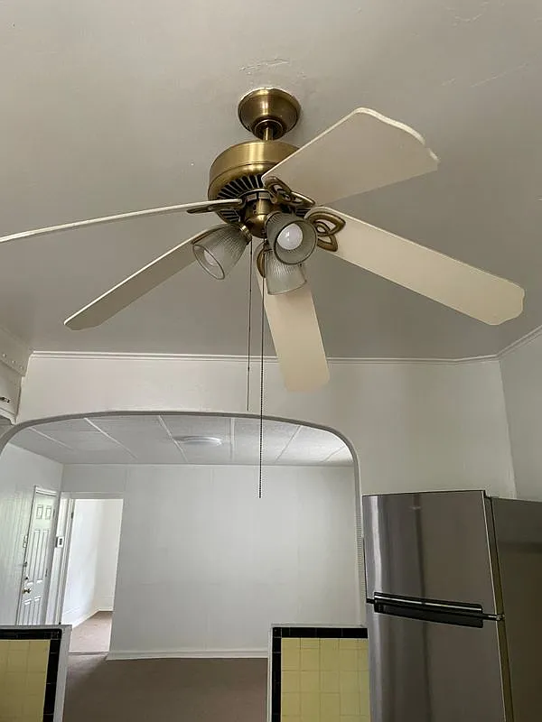 3 bed, 1.0 bath, 1290 sqft, $2,600 — Photo 4