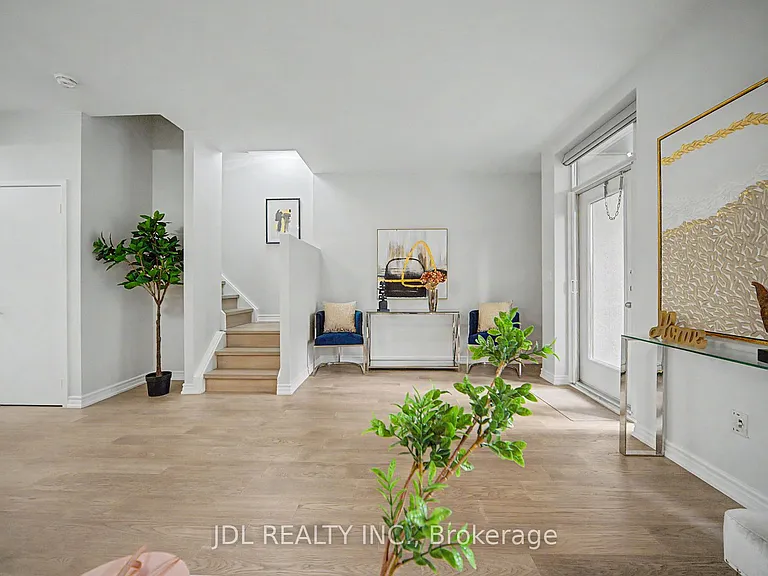 31 Brunel Ct #Townhouse 8 — Photo 5
