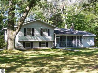 11425 E 34th Rd, Cadillac, MI 49601