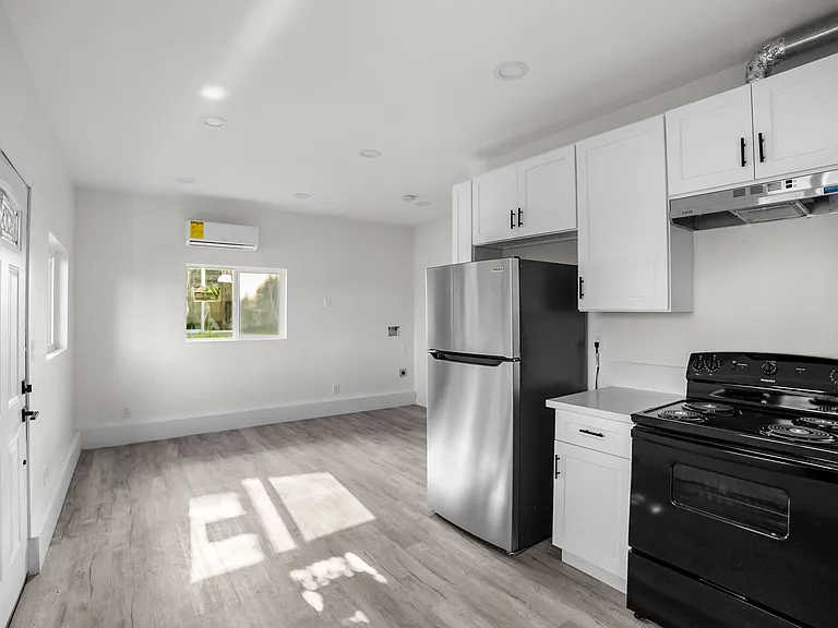 7118 1/2 Sunnybrae Ave — Photo 5