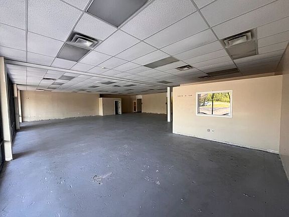 2nd image of 5393 Roosevelt Blvd Suite 17