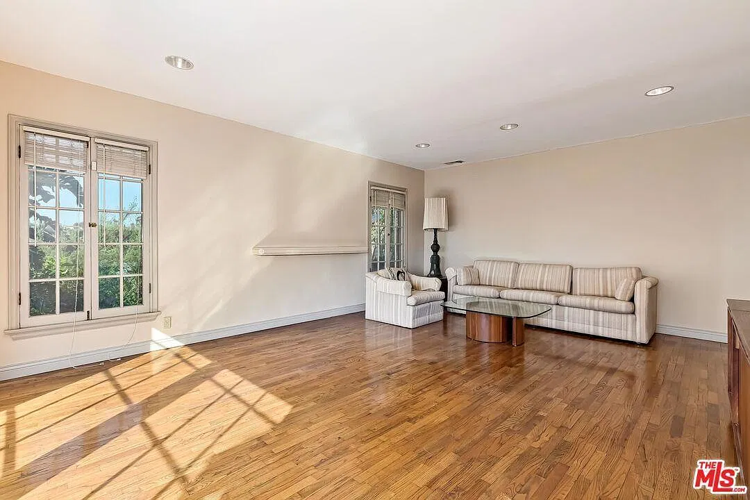 4 bed, 2910 sqft, $5,000 — Photo 4