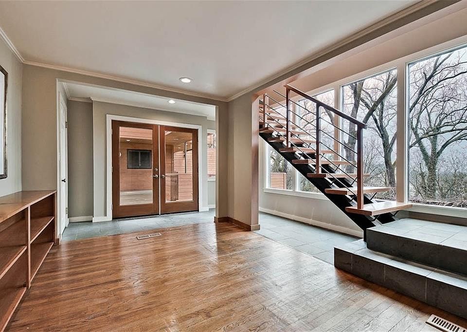 1st image of 695 N Gray Ave