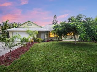 566 SE Oakridge Dr, Port Saint Lucie, FL 34984