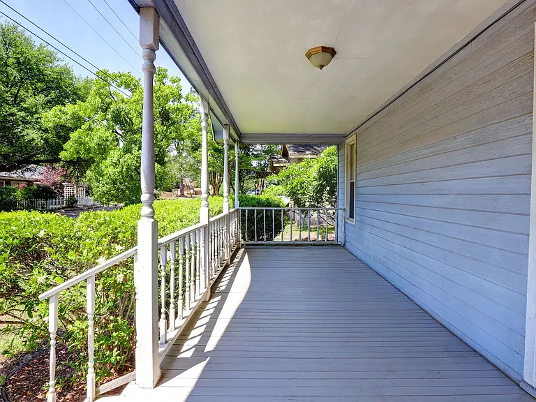 3602 Main St — Photo 3