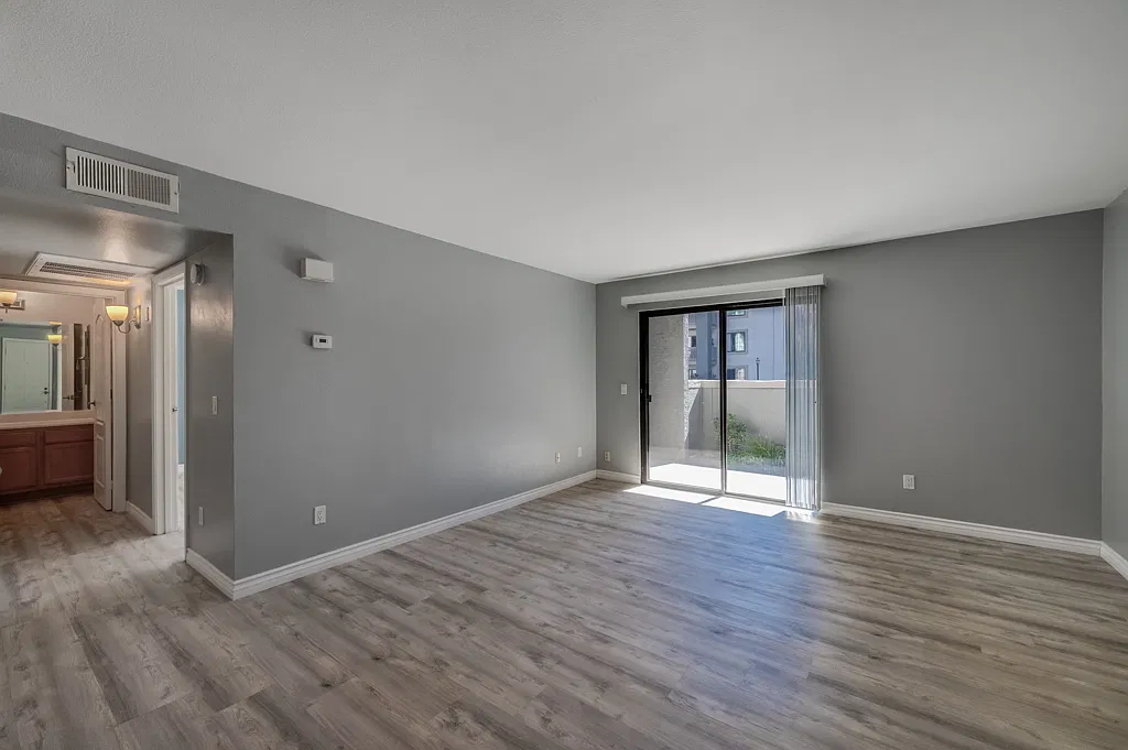 1 bed, 704 sqft, $2,375 — Photo 2