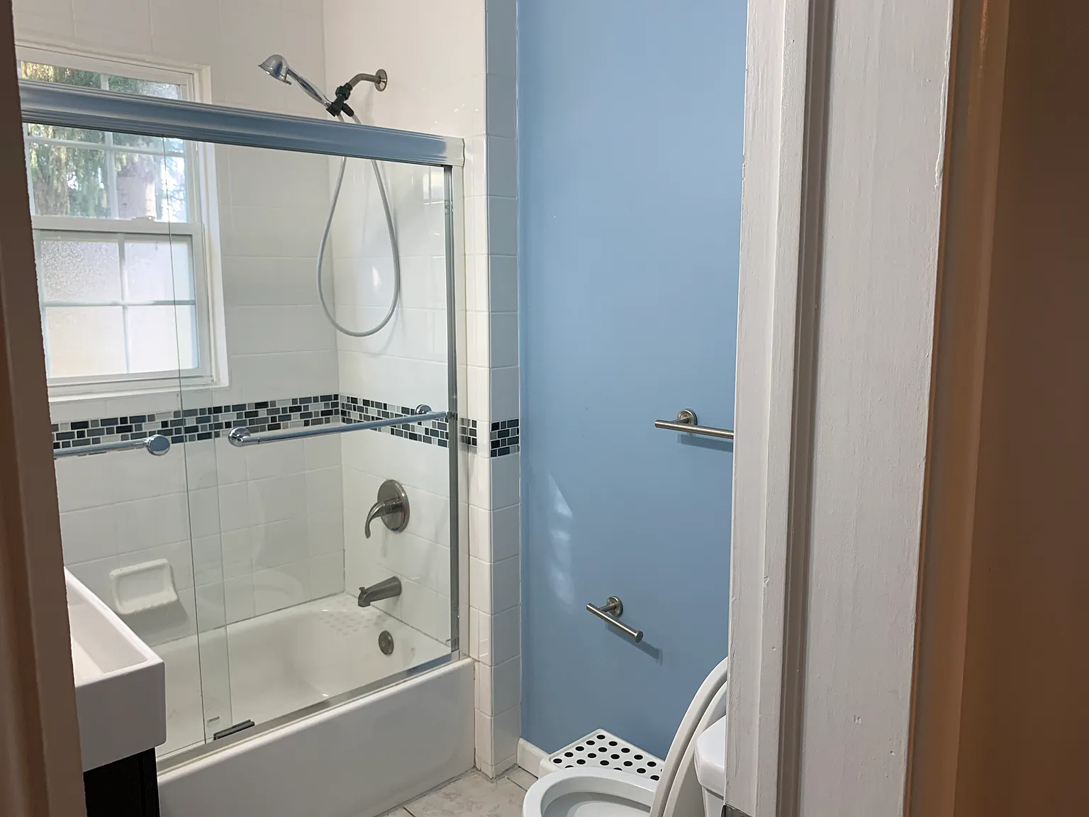 3 bed, 1093 sqft, $2,600 — Photo 3