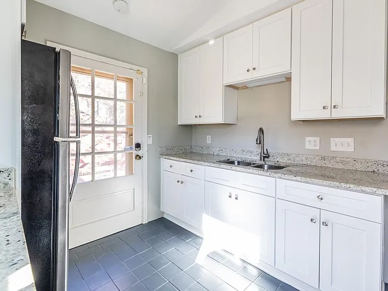 1570 Spring Ln NW #B — Photo 19