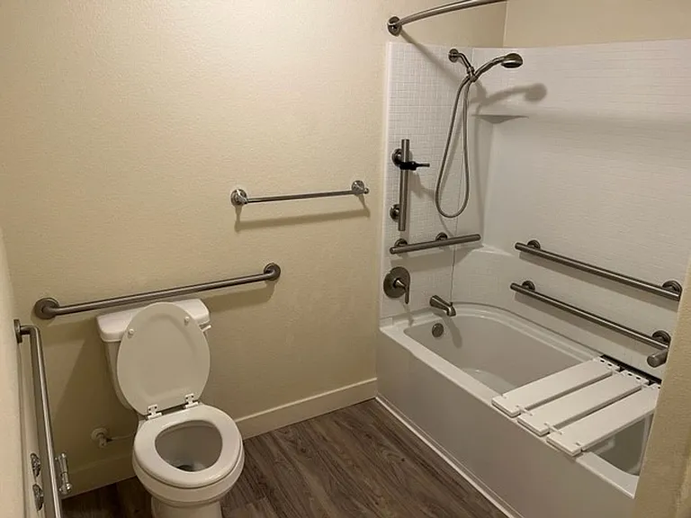 Luxe Ripon Apartments — Photo 37