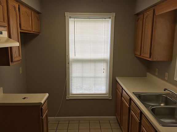 4th image of 906 S 14th St